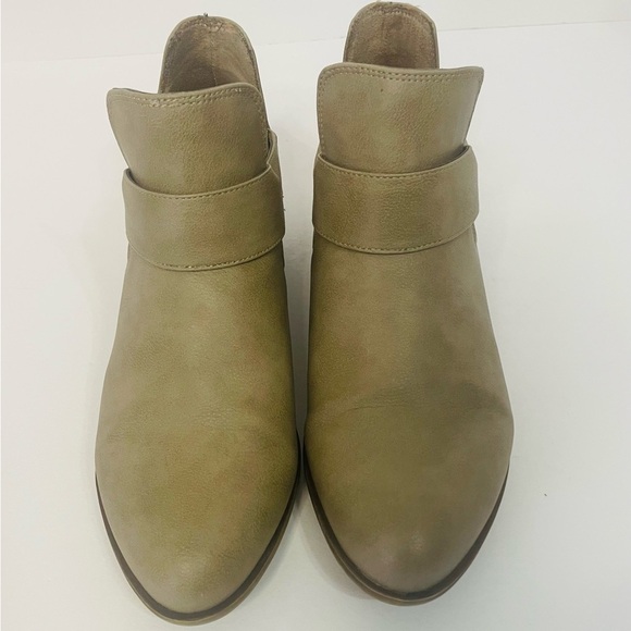 Life Stride Women's Beige Ankle Boots - Picture 2 of 5